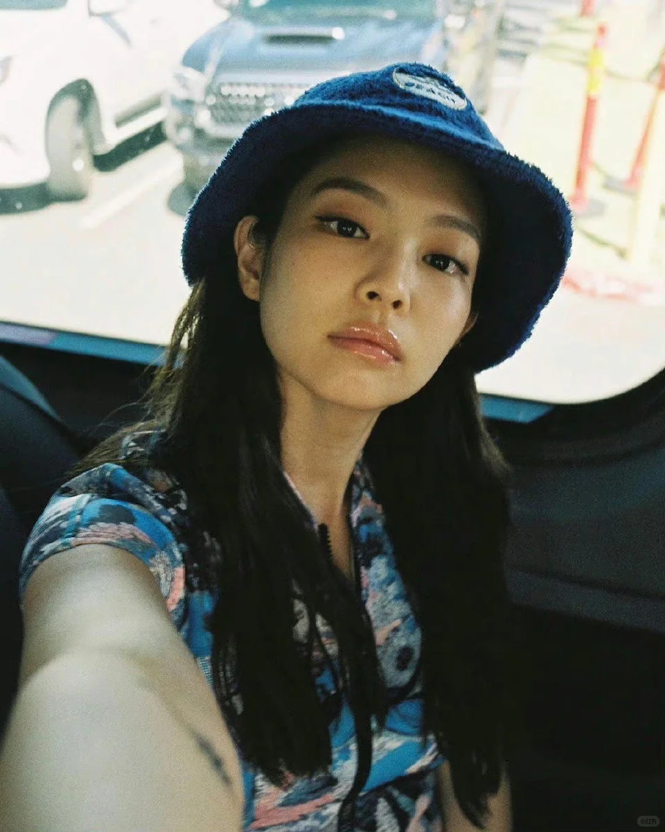 190726 JENNIE INS更新 穿搭旅游攻略分享