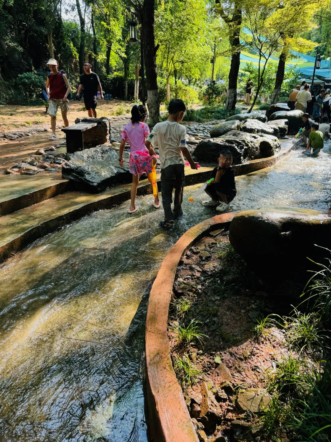 成都周边｜1h直达的免费亲子玩水避暑地