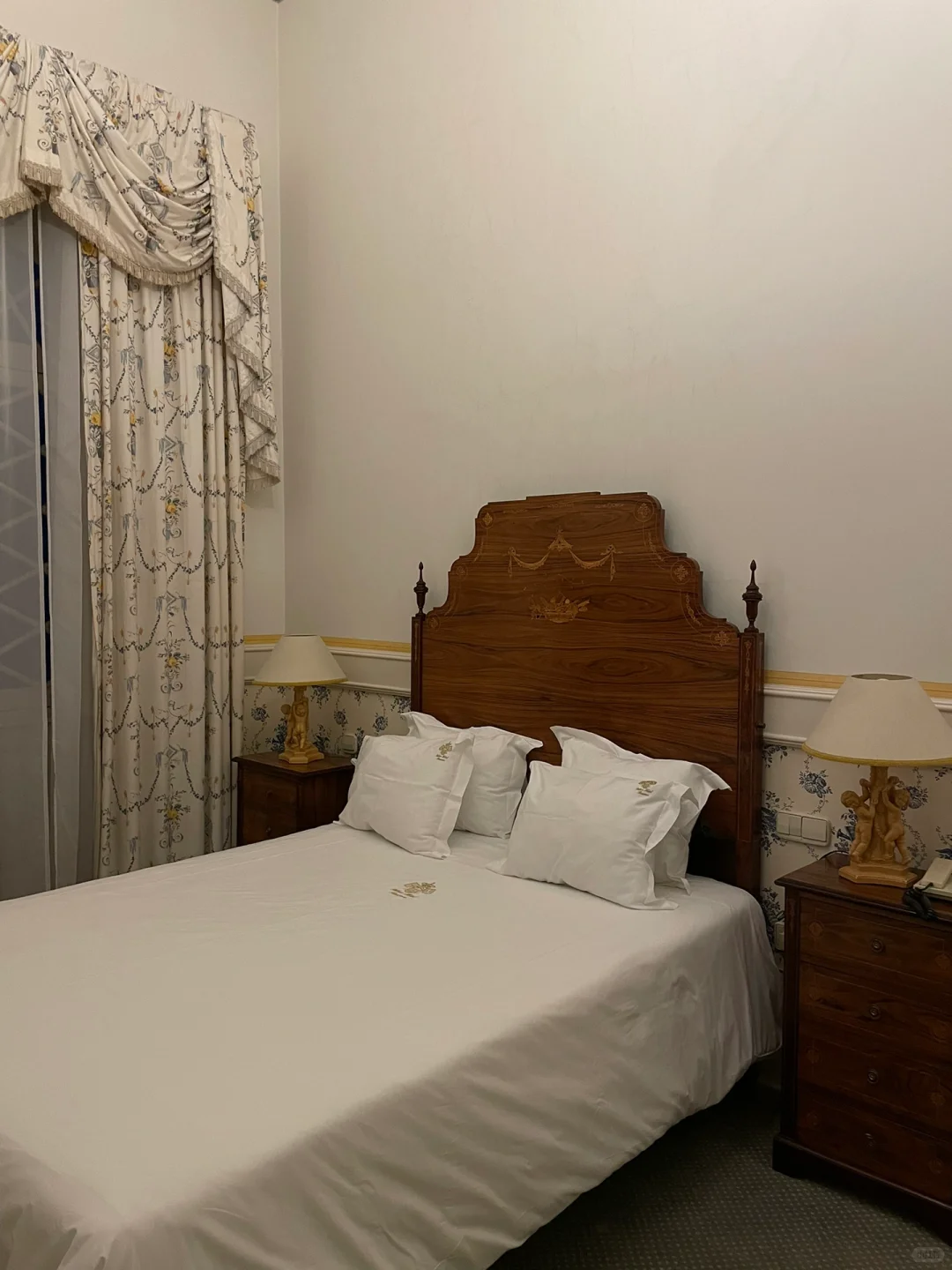 小红书姐妹诚不欺我 四百块住进葡萄牙宫殿