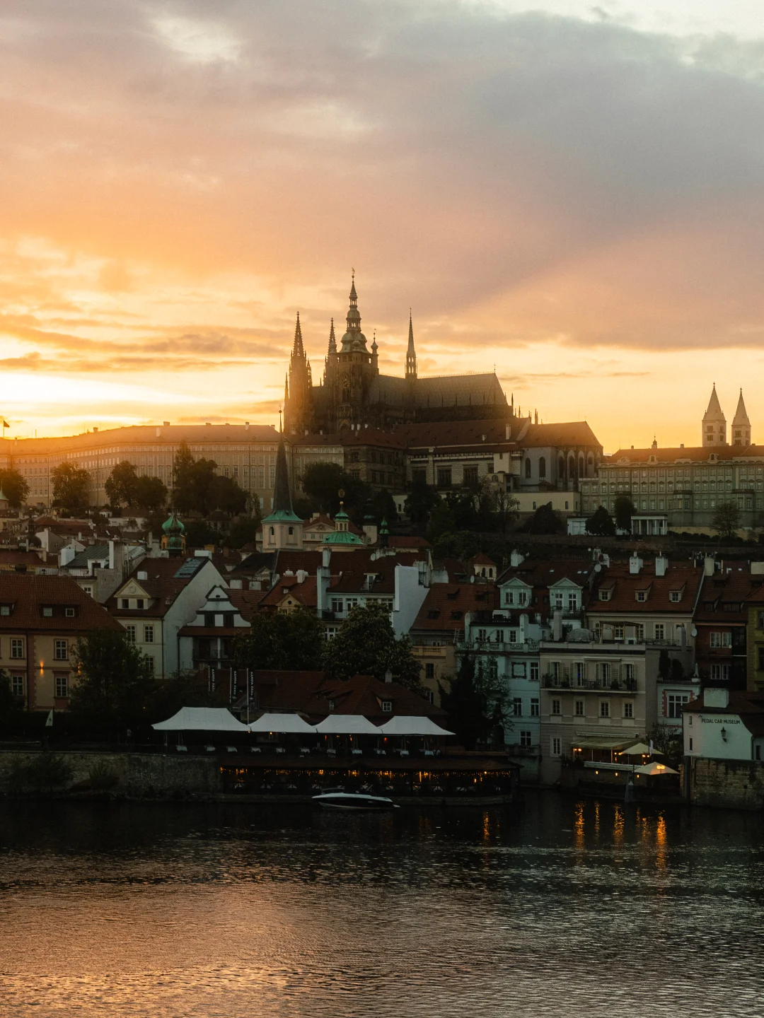 我很少用震撼形容一座城🇨🇿直到来到布拉格
