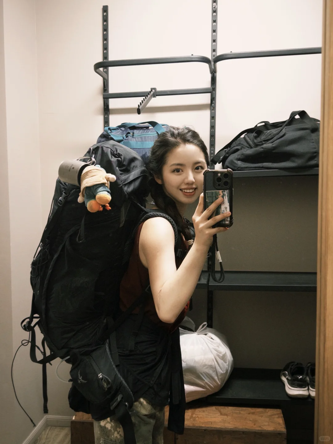 人在背包solo travel，啥事过两天再说