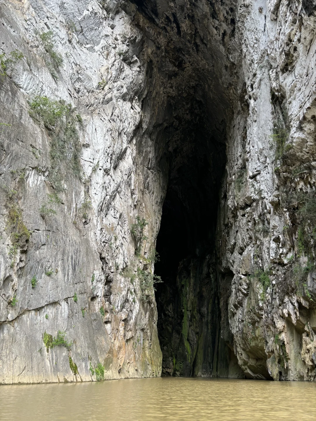 天峨县，川洞河燕子湖景区