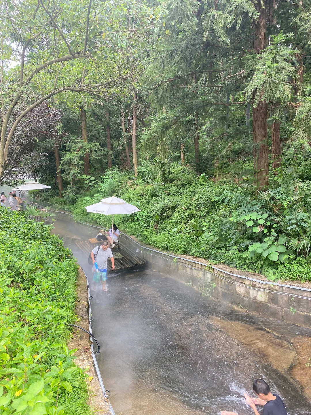 人在湖州城山沟玩水，KPI过两天再说