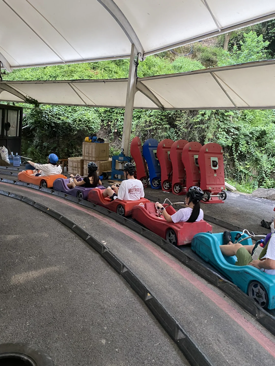 人在湖州城山沟玩水，KPI过两天再说