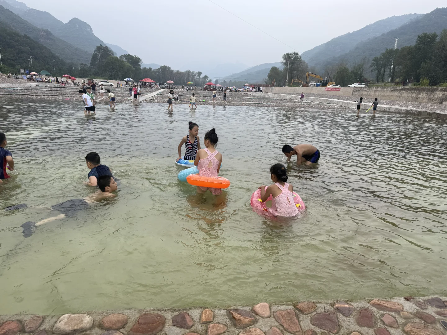 邢台市一个多小时可以到达的天然泳池沙滩