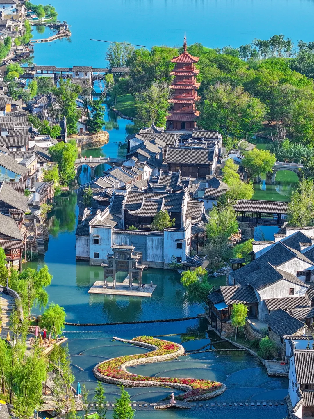 迄今为止，我最喜欢的旅游小镇出现了