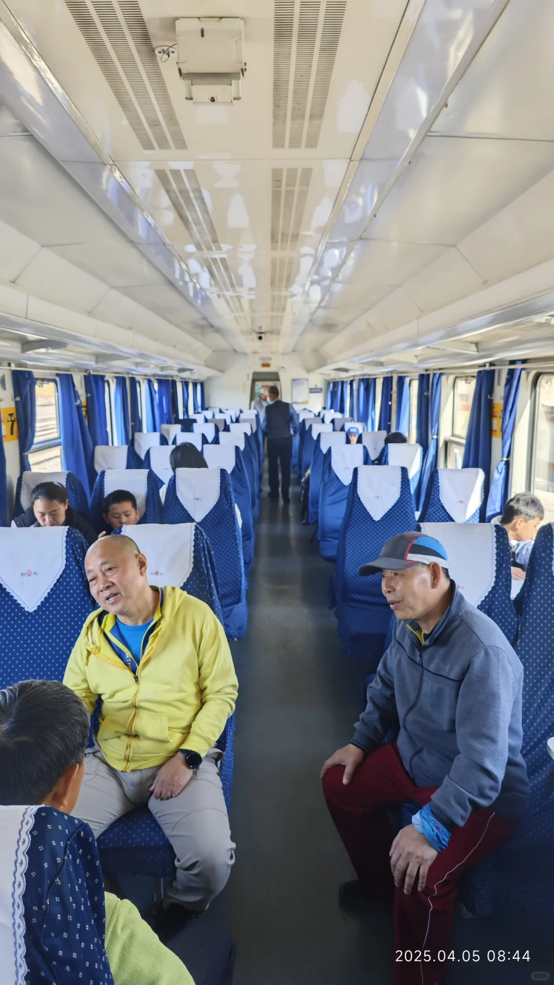 坐57125小火车去响堂山石窟