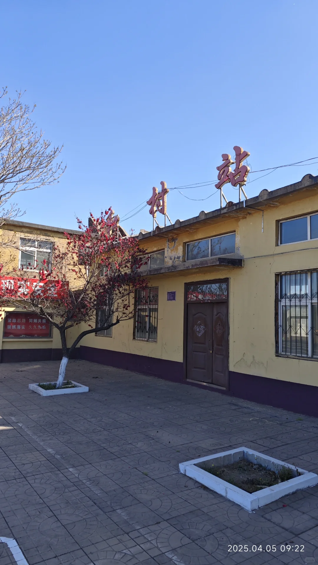 坐57125小火车去响堂山石窟