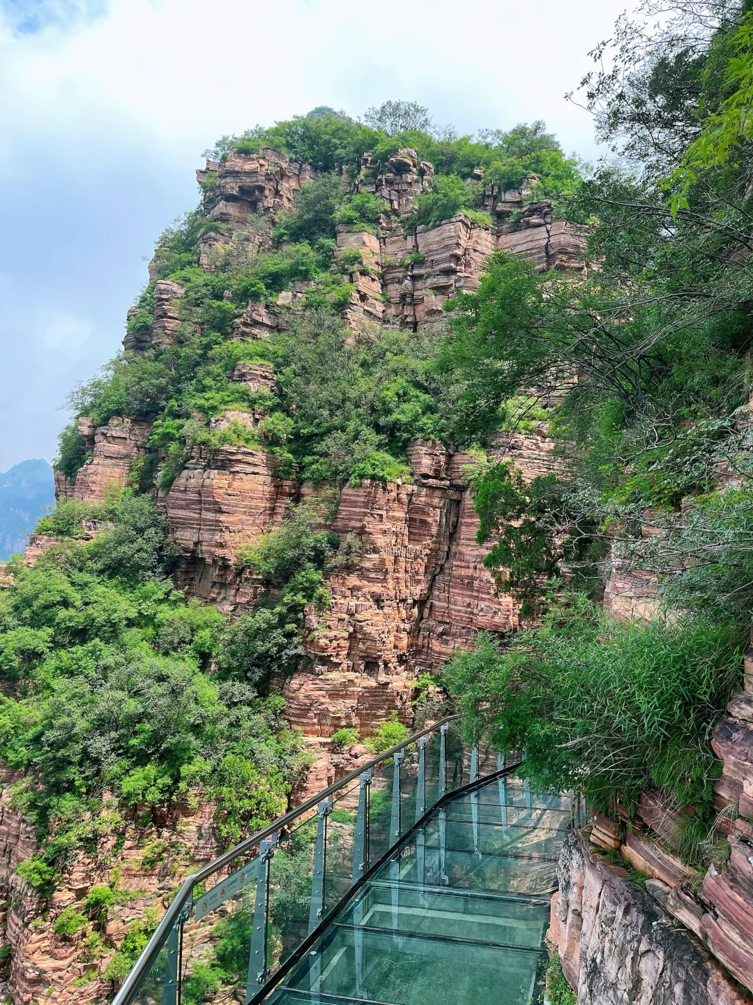 邯郸旅行：东太行山玻璃栈道，脚下是万丈深渊