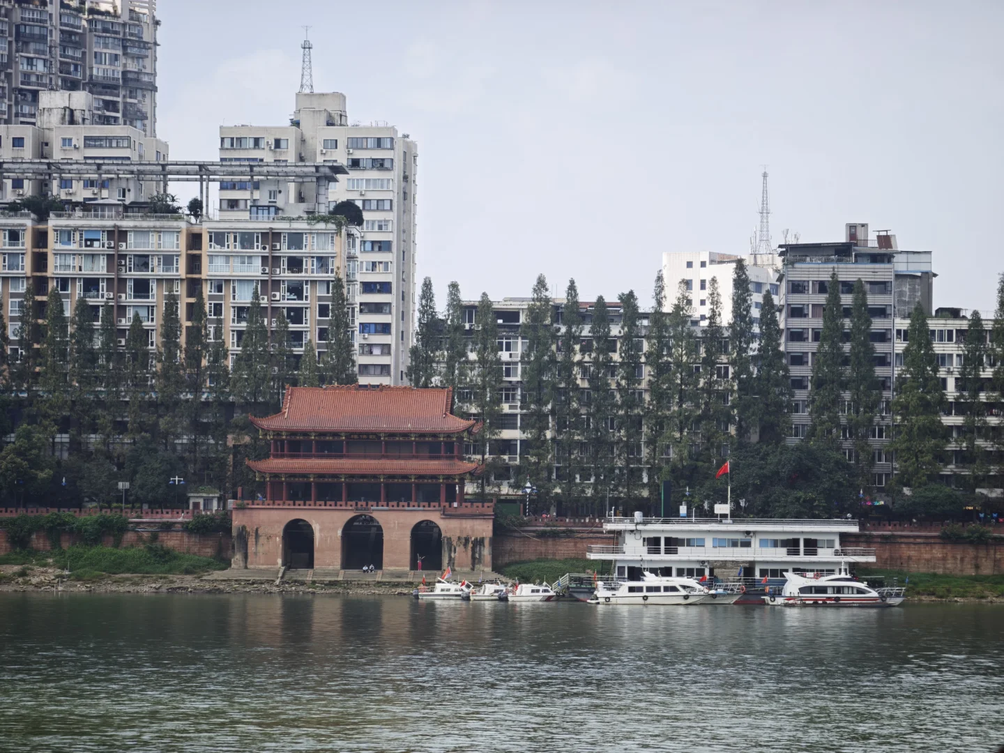 2块钱坐轮渡，快速进入乐山大佛景区北门