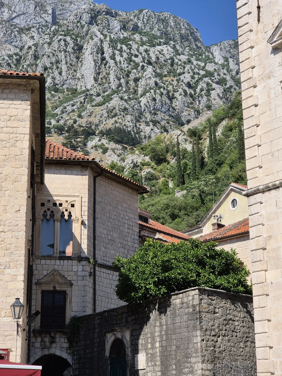 黑山保姆级攻略,免签欧洲小众宝藏旅游地