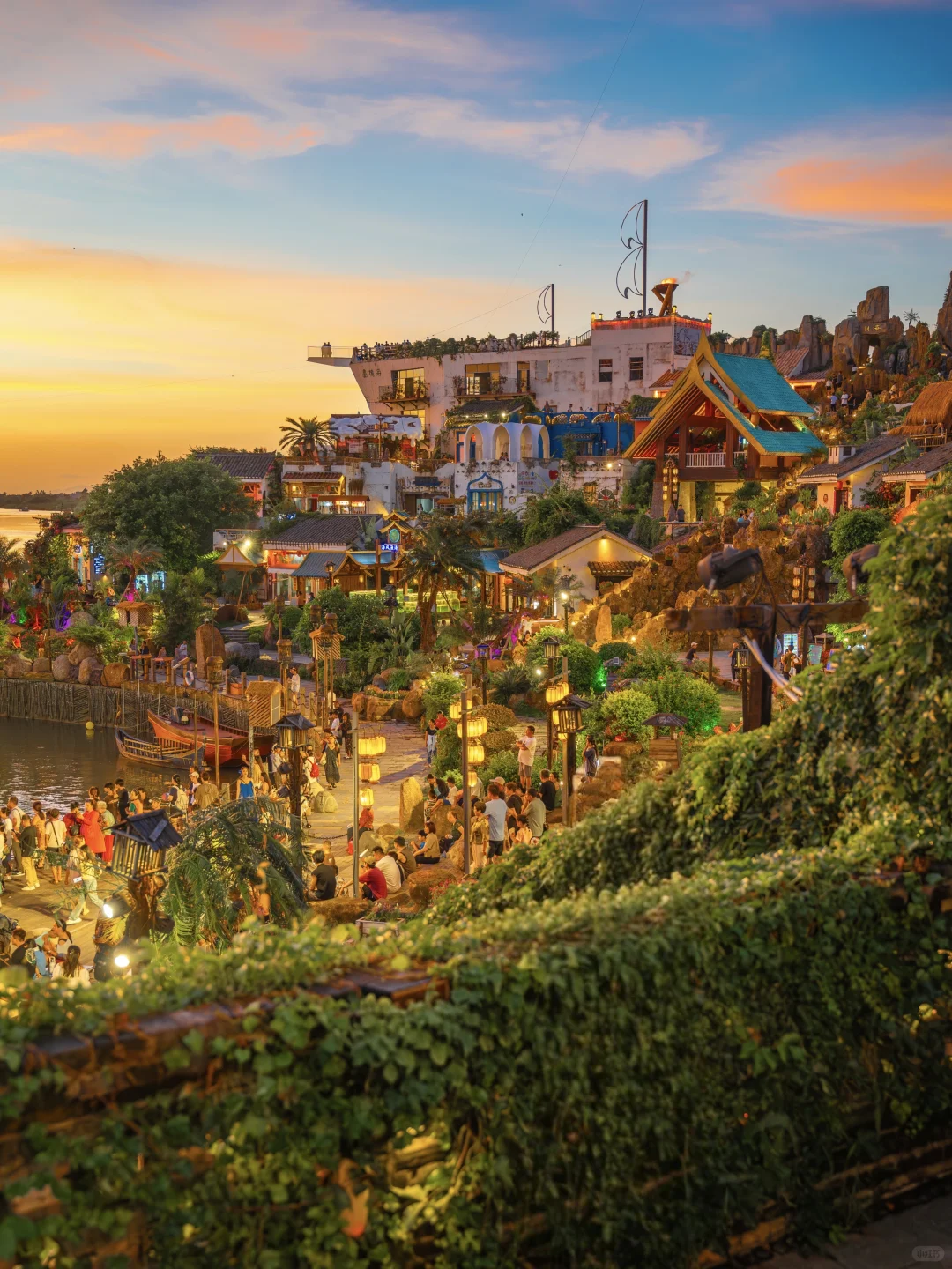 迄今为止,我最喜欢的海边小镇出现了