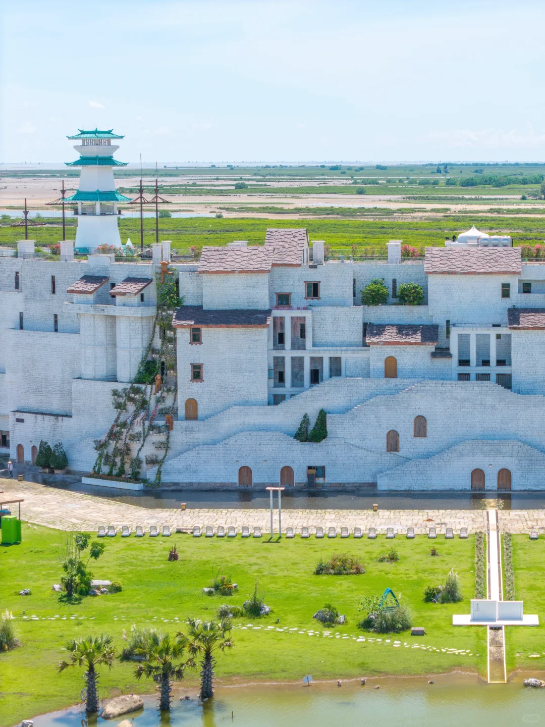 迄今为止,我最喜欢的海边小镇出现了