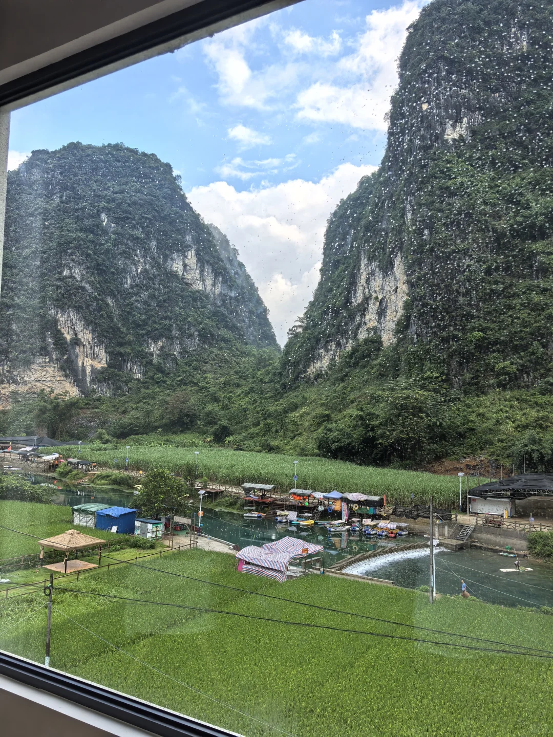 于是321跳进广西天坑!