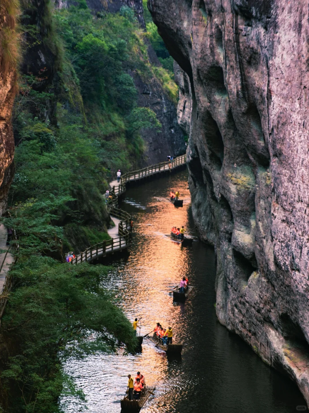 藏在福建的丹霞水秘境!划船入画美到窒息🍃