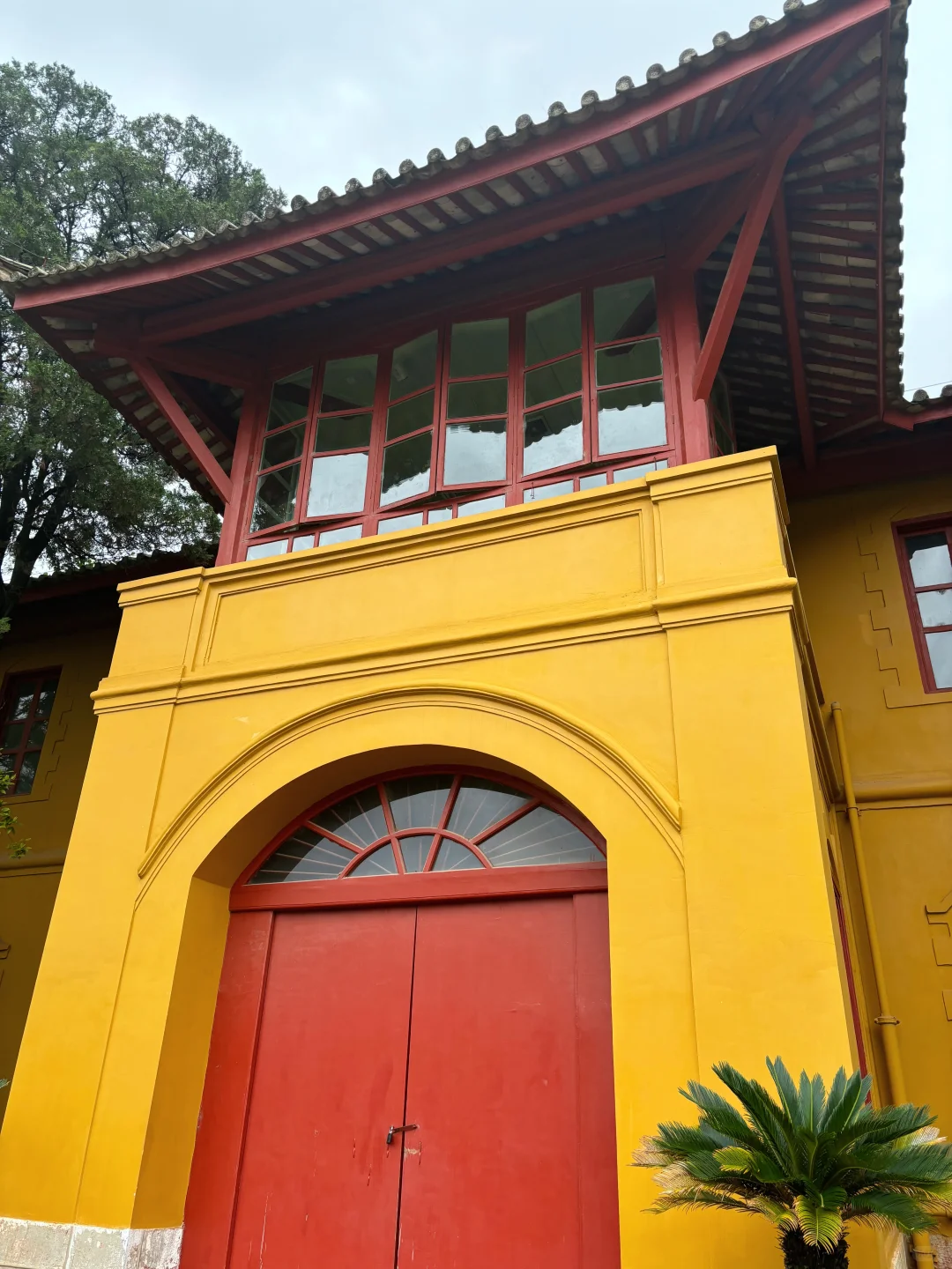 别只知道昆明滇池！这所百年军校才是真宝藏