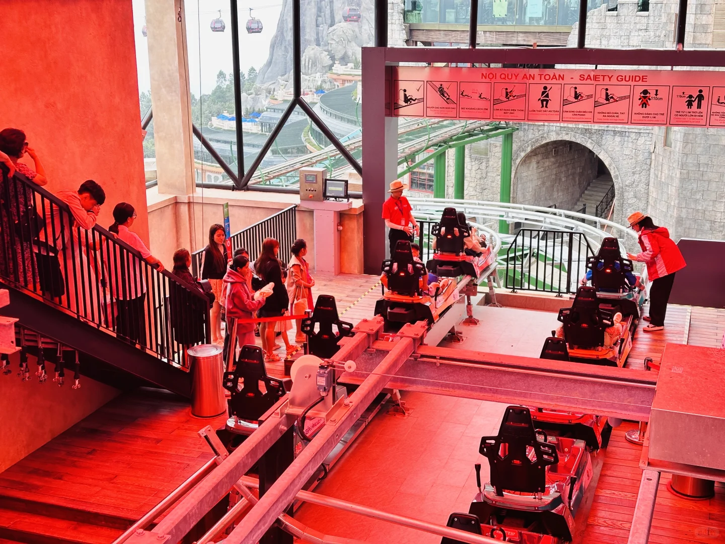 越南·岘港·巴拿山|坐最长缆车,逛巨手托金桥