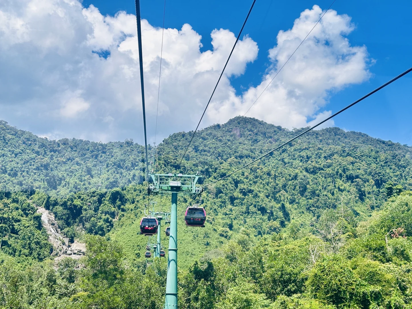 越南·岘港·巴拿山|坐最长缆车,逛巨手托金桥