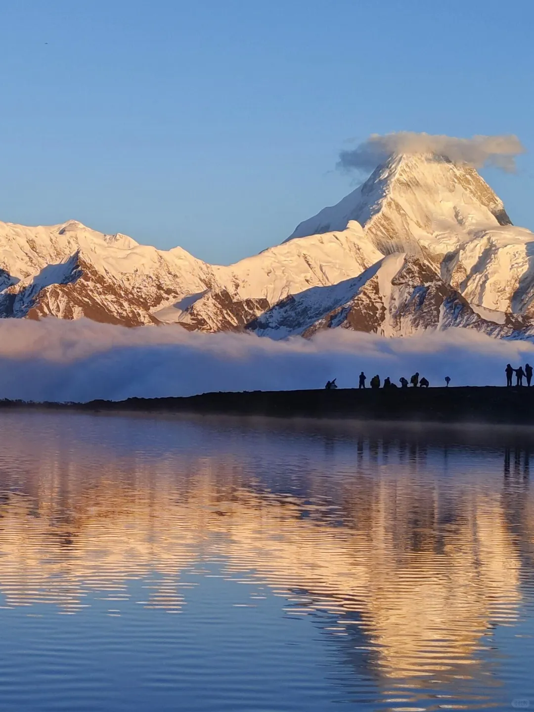 作为贡嘎雪山的“私藏镜子”