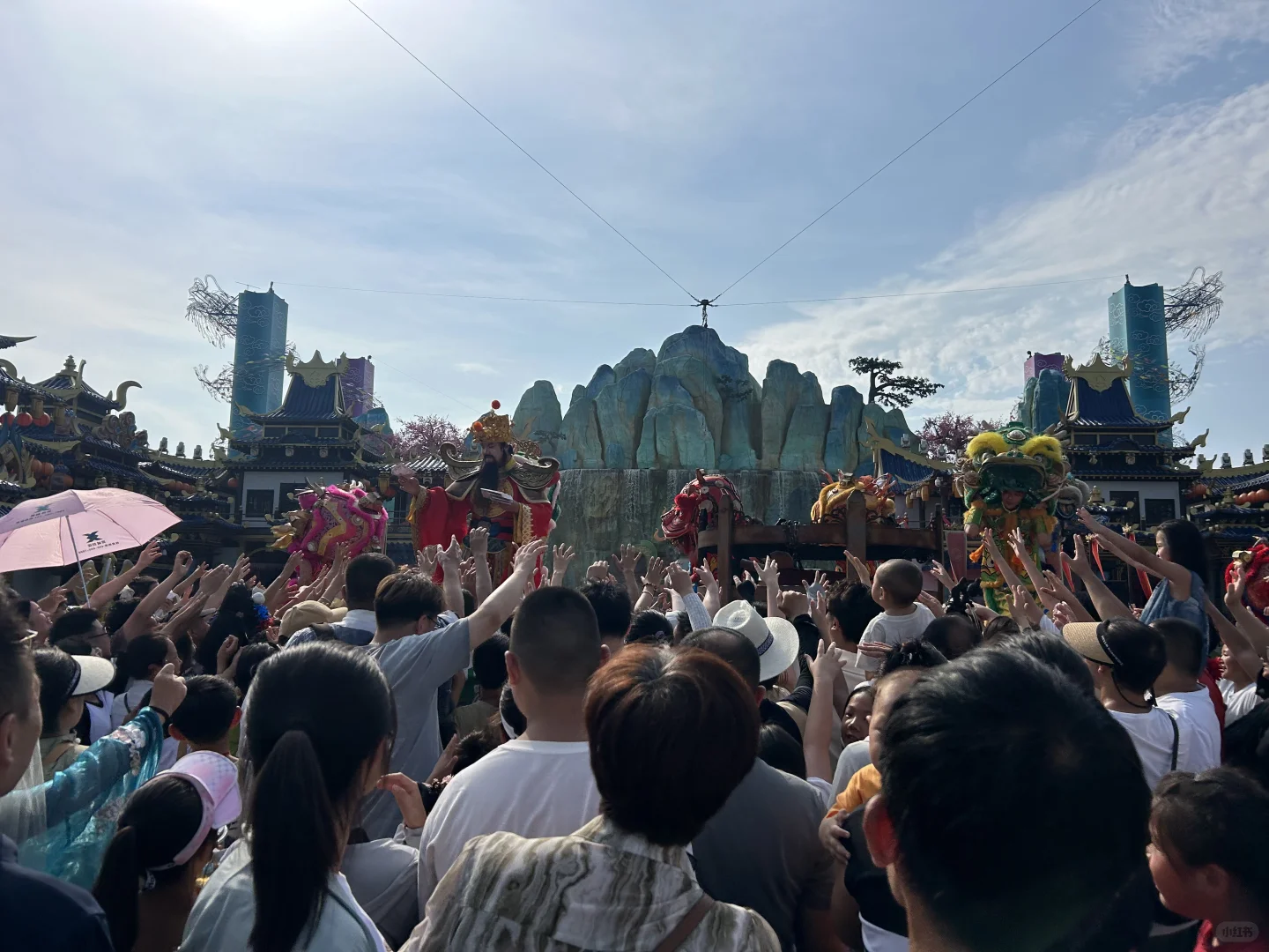 开封景区万岁山人减少啦 天气凉爽不拥挤