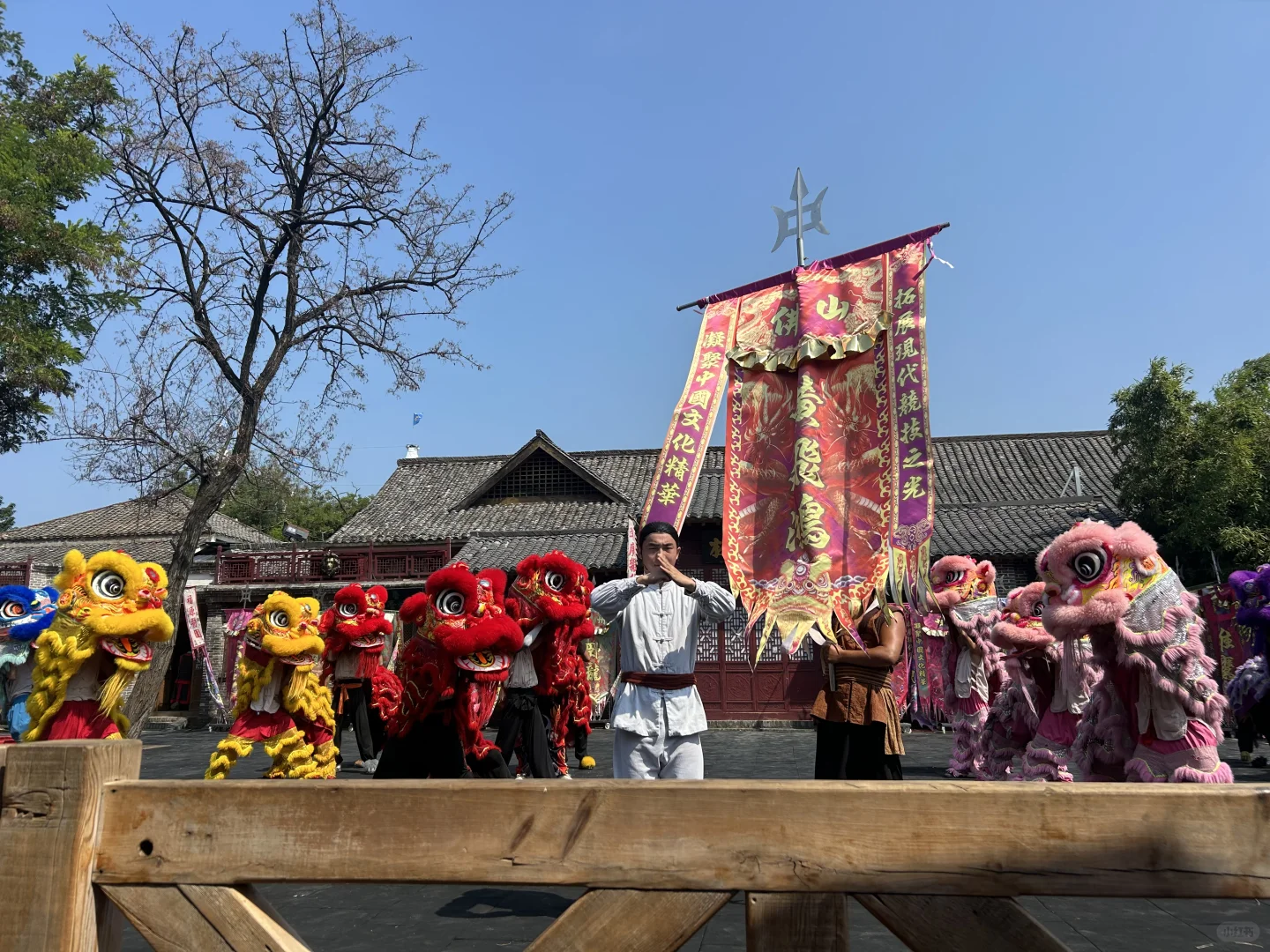 开封景区万岁山人减少啦 天气凉爽不拥挤