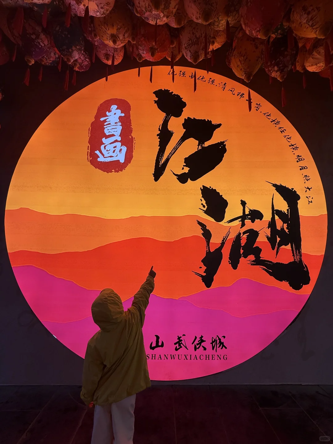 迄今为止,这是我见过最“卷”的景区!!