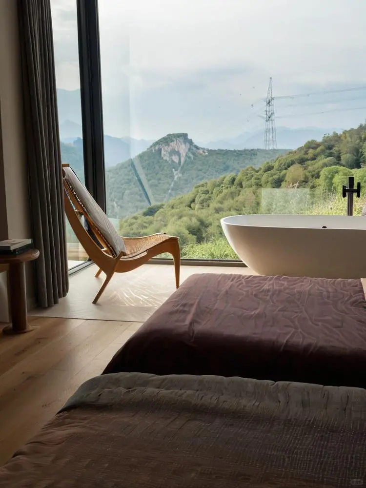 莫干山度假必住!浴缸看景谁懂啊~