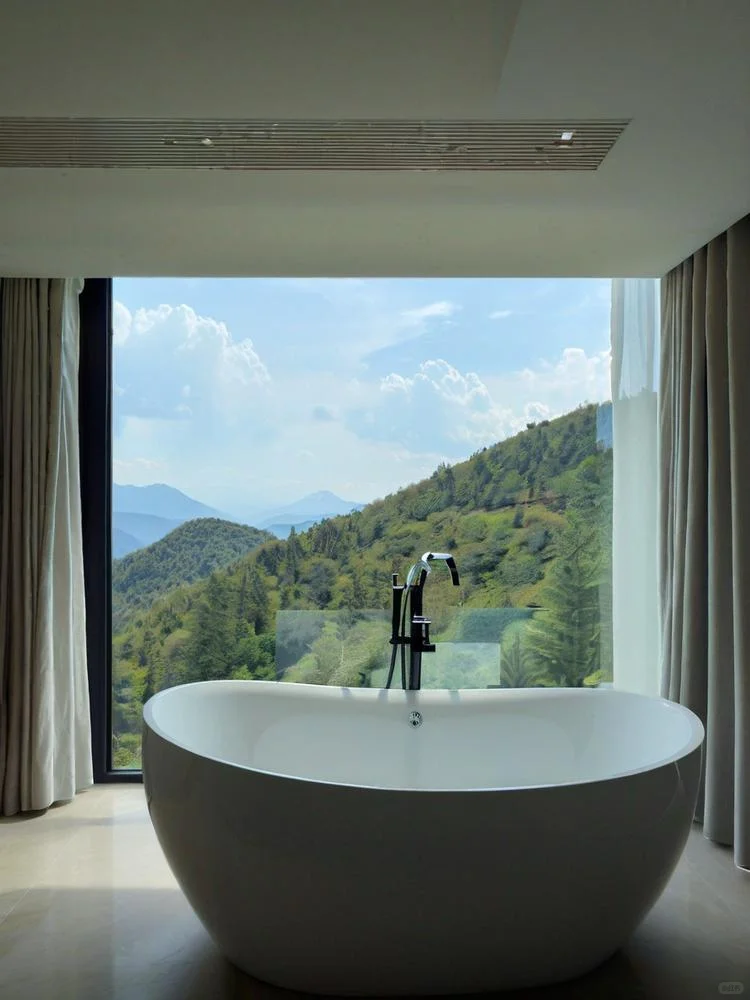 莫干山度假必住!浴缸看景谁懂啊~
