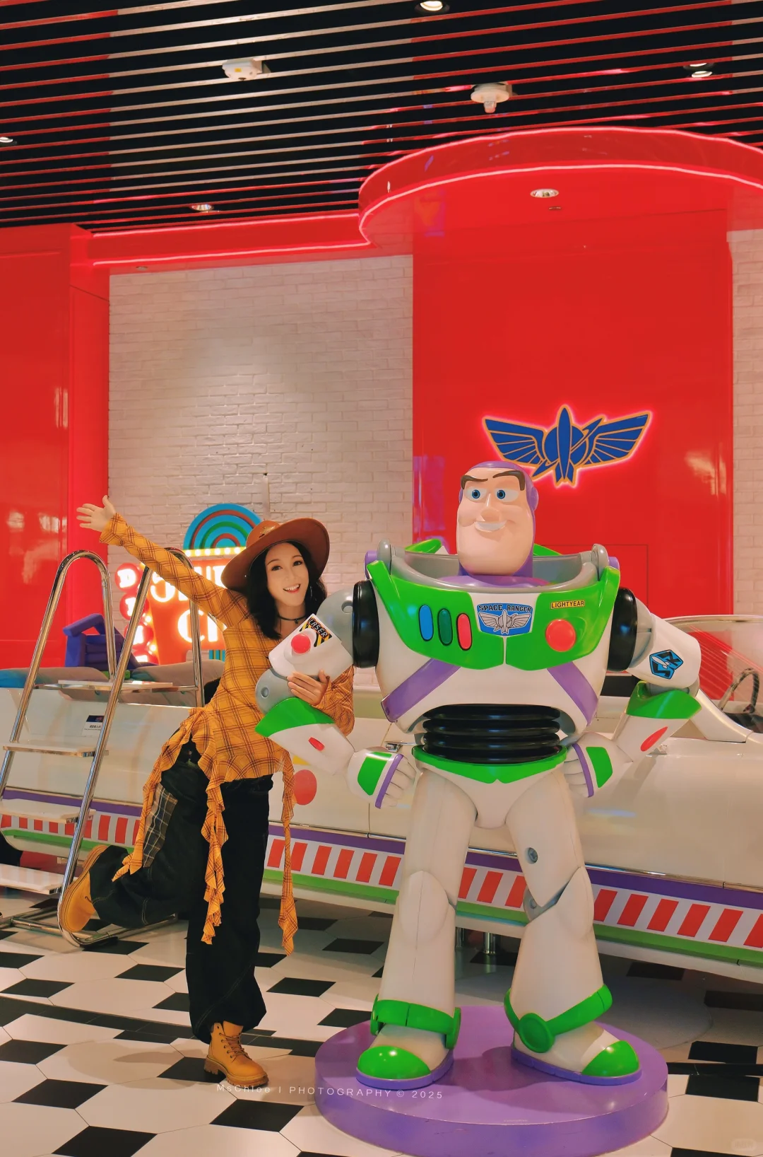 玩具总动员飞上天啦‼️30周年打卡好酷‼️