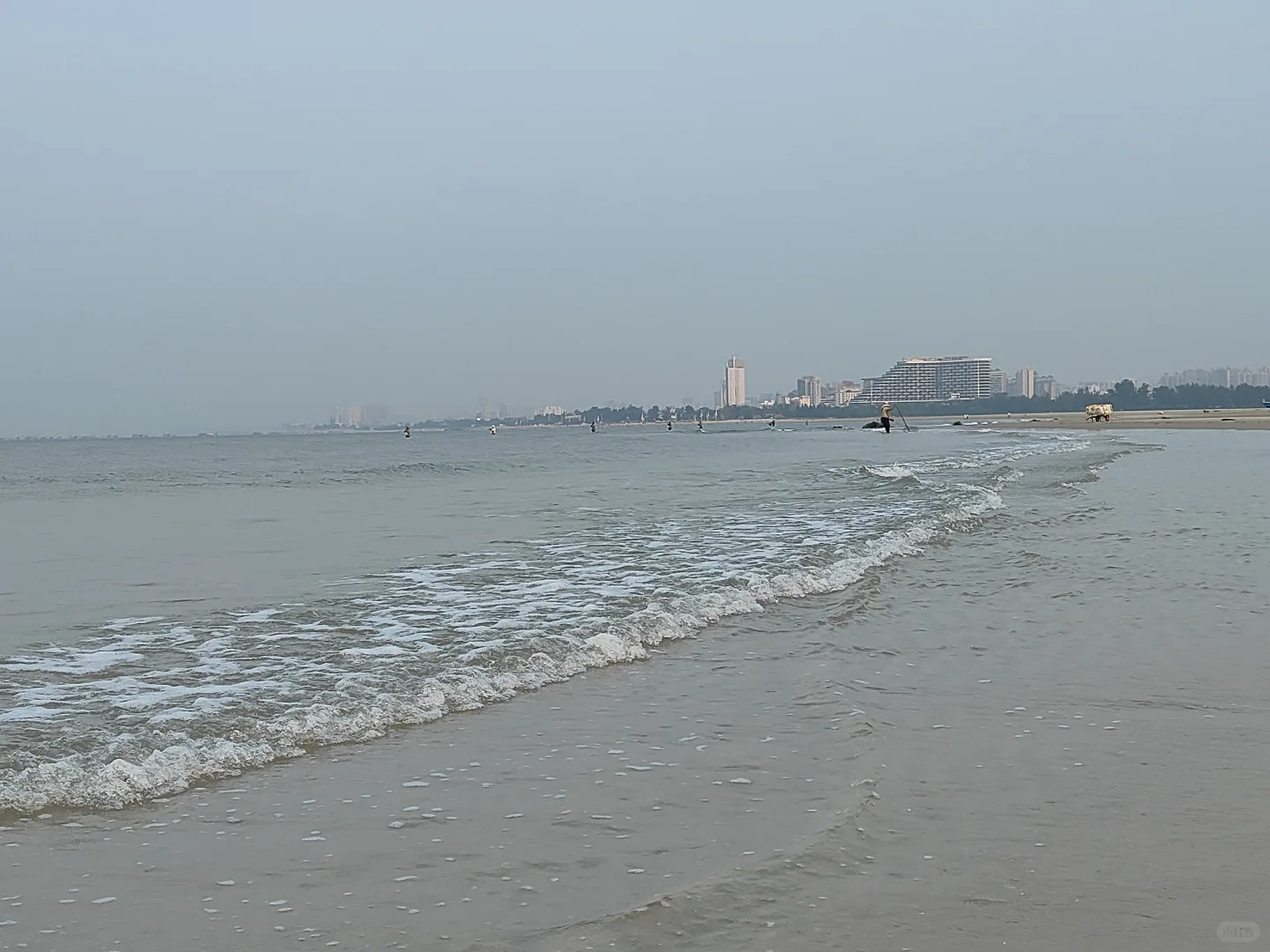 北海银滩，太阳还是出来了，迟到的日出