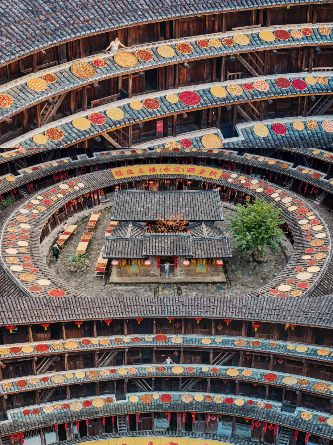 比起婺源!我更推荐这座百年土楼晒秋