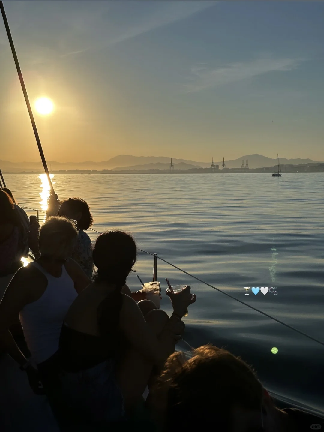enjoy the sea moment˚⊹ᰔ