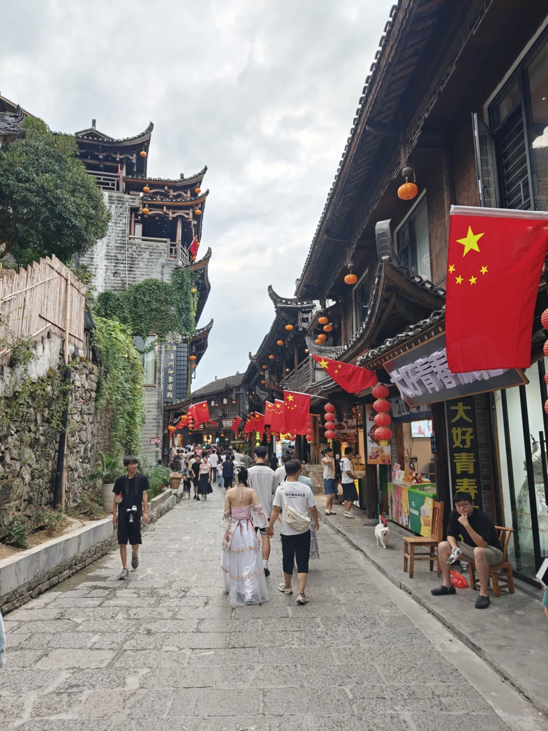 湘西芙蓉镇📍挂在瀑布上的千年古镇 ✨