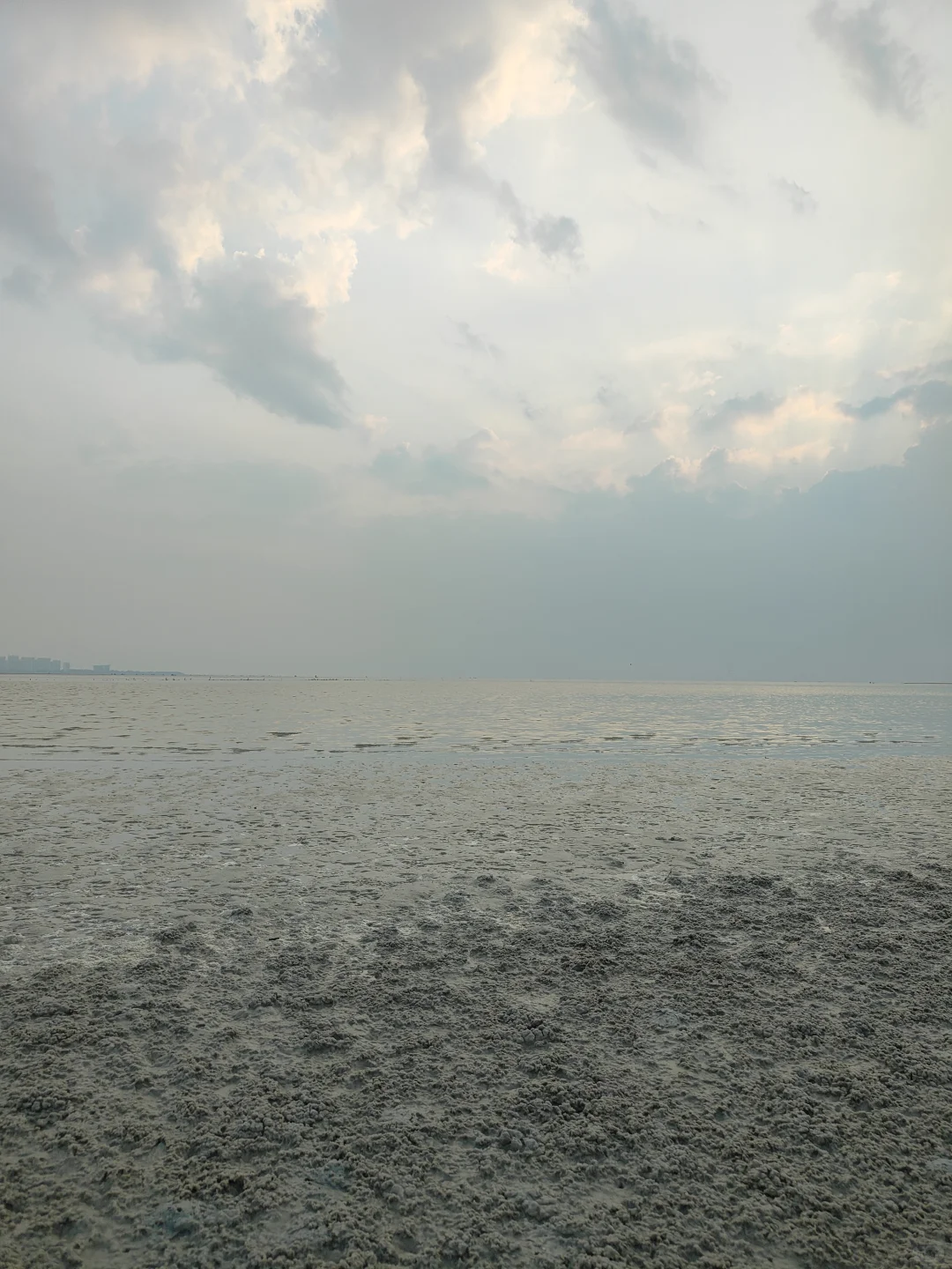北海银滩，太阳还是出来了，迟到的日出