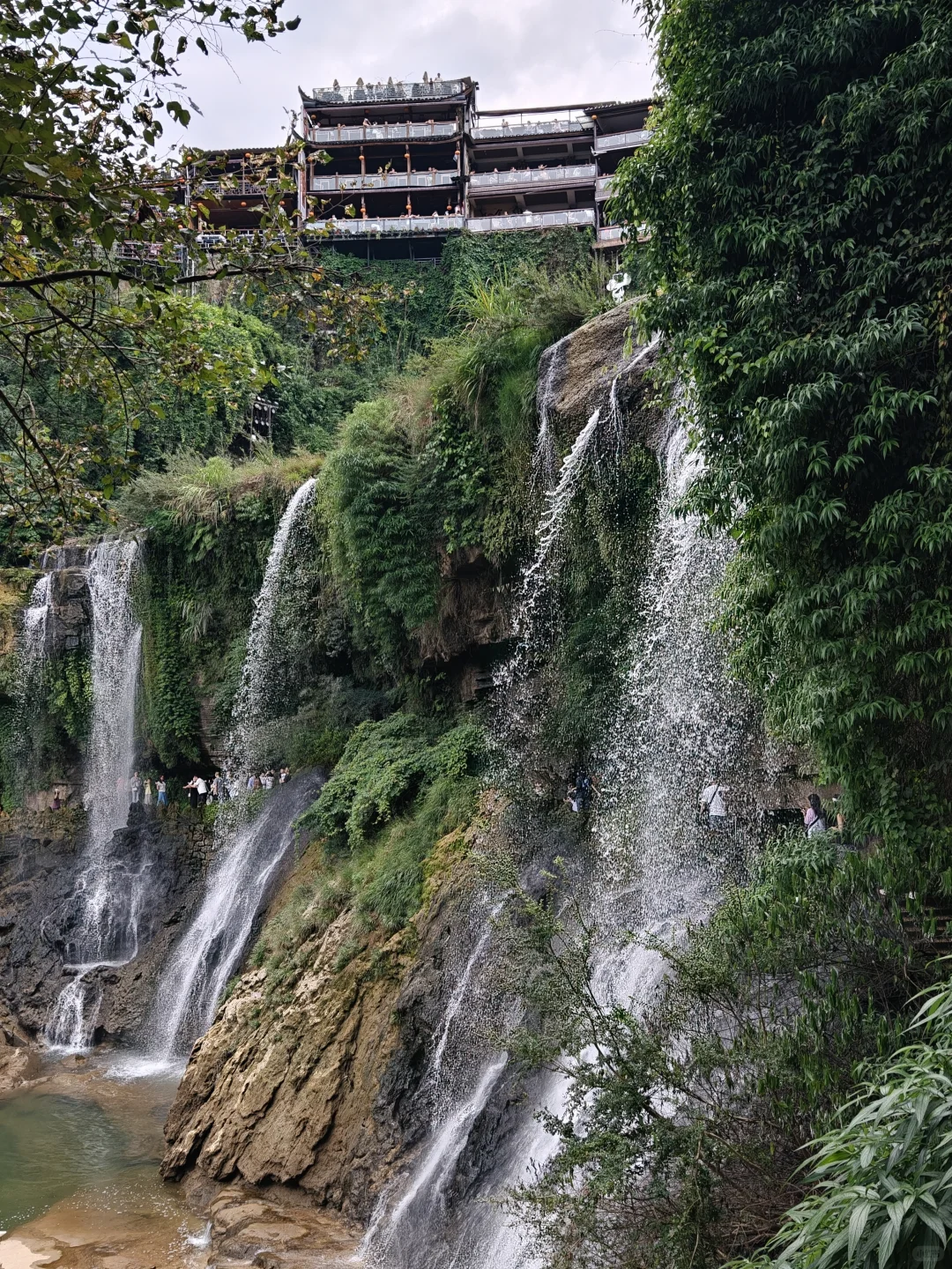 湘西芙蓉镇📍挂在瀑布上的千年古镇 ✨