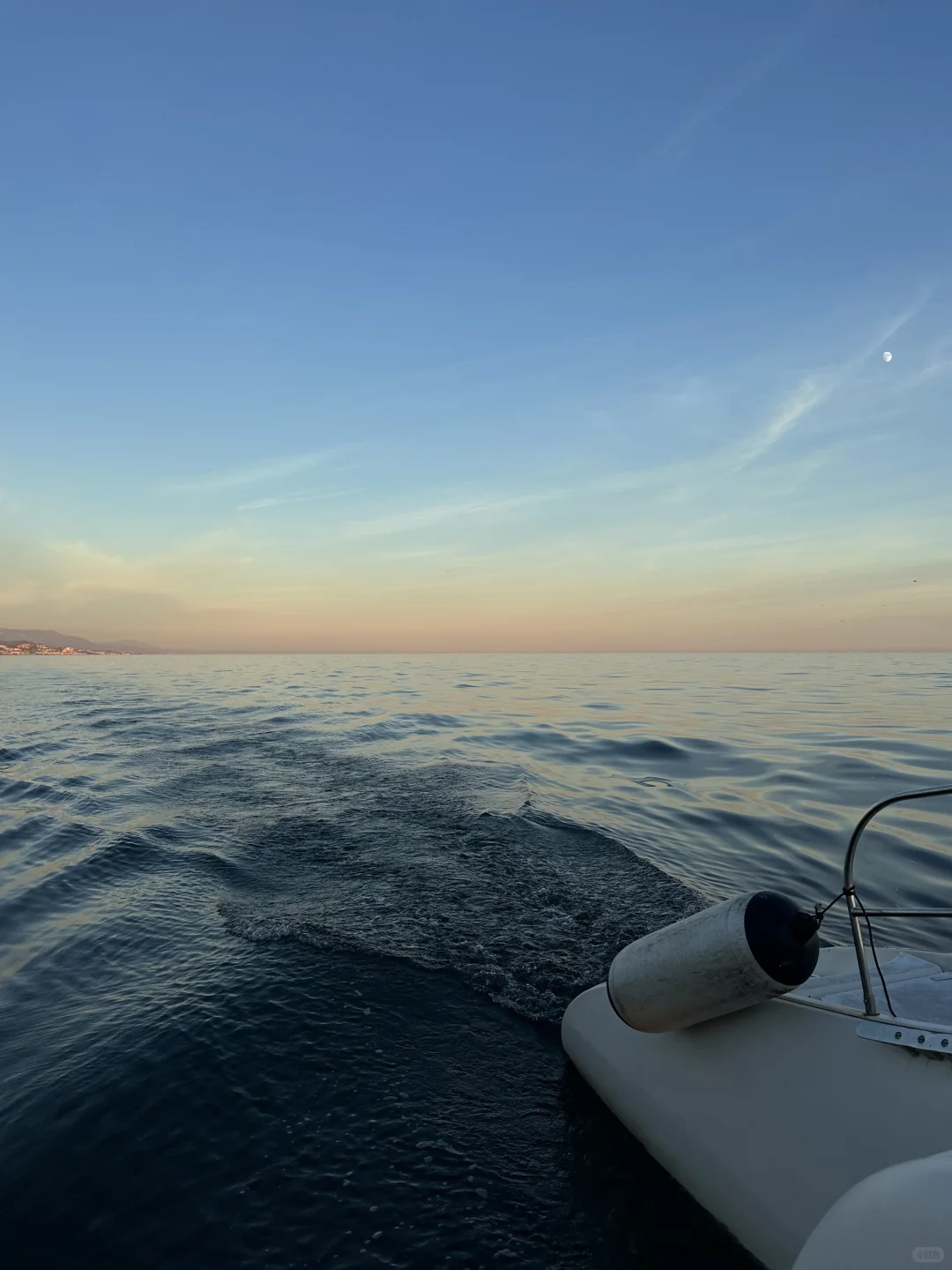 enjoy the sea moment˚⊹ᰔ