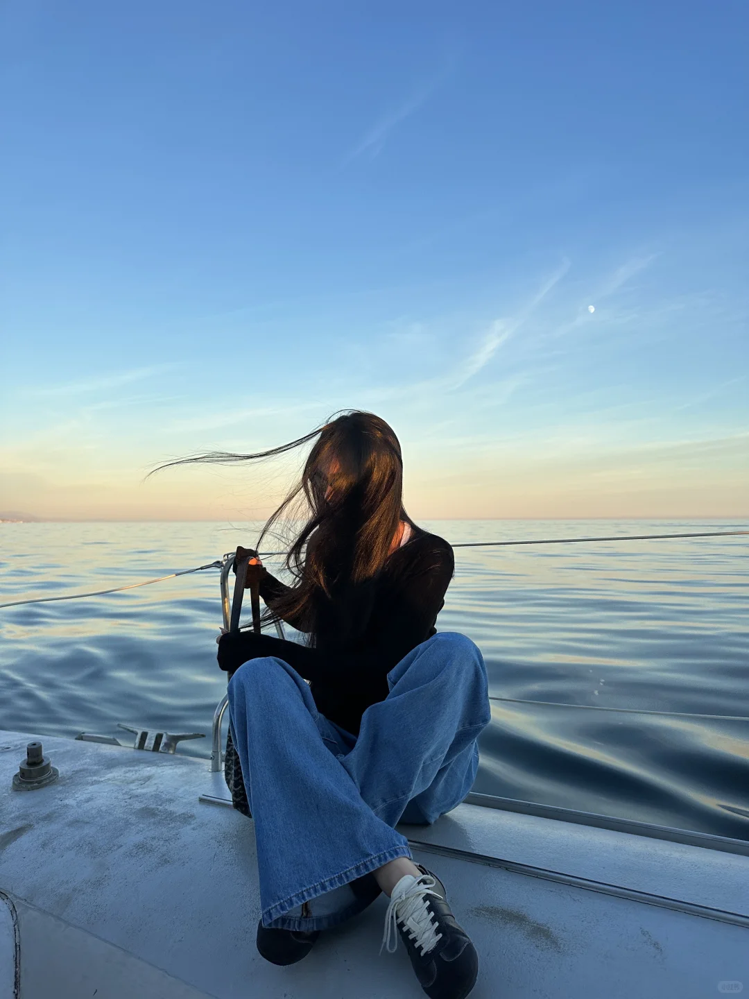 enjoy the sea moment˚⊹ᰔ