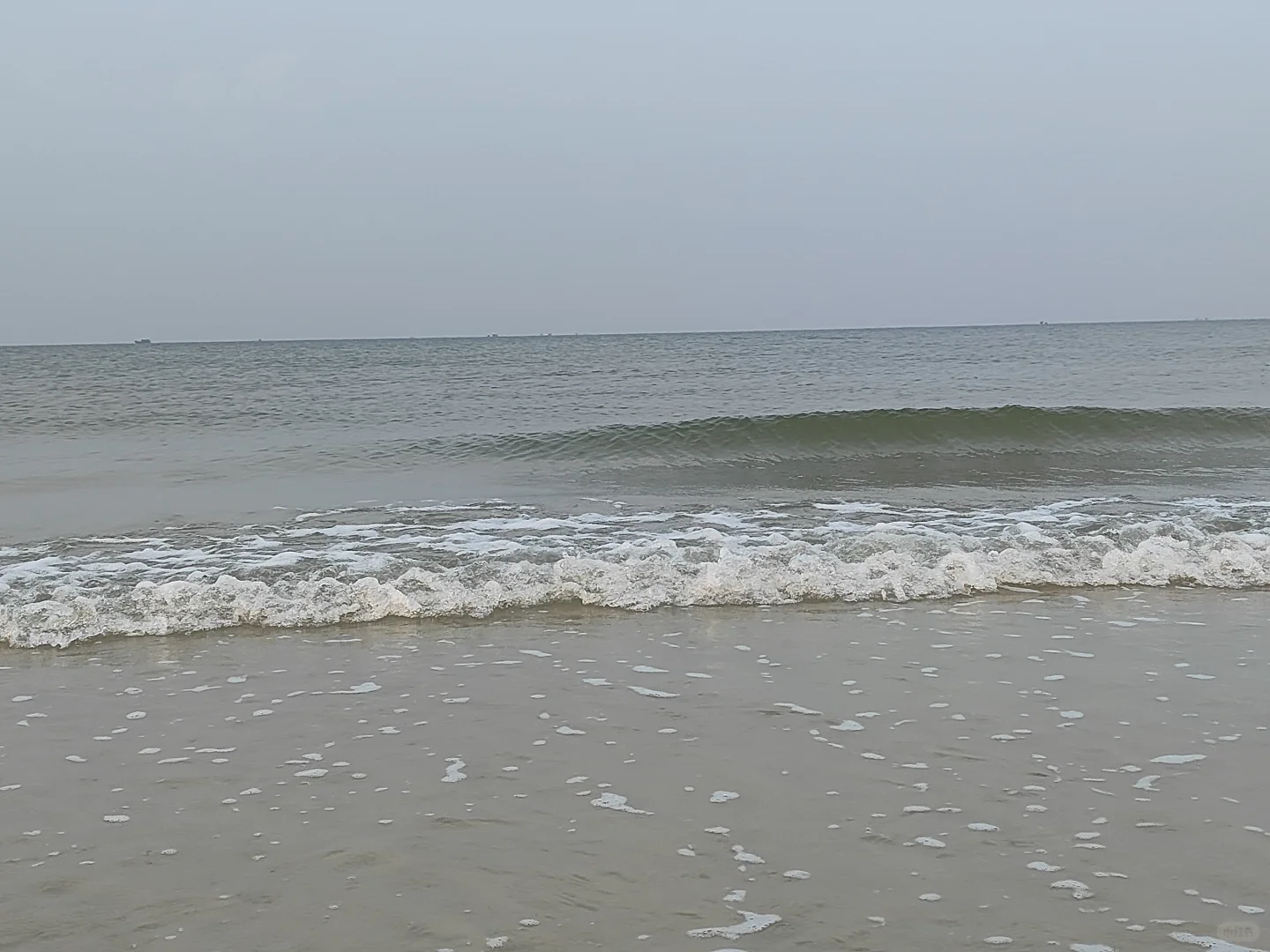 北海银滩，太阳还是出来了，迟到的日出