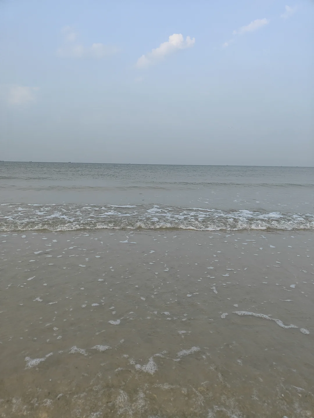 北海银滩，太阳还是出来了，迟到的日出