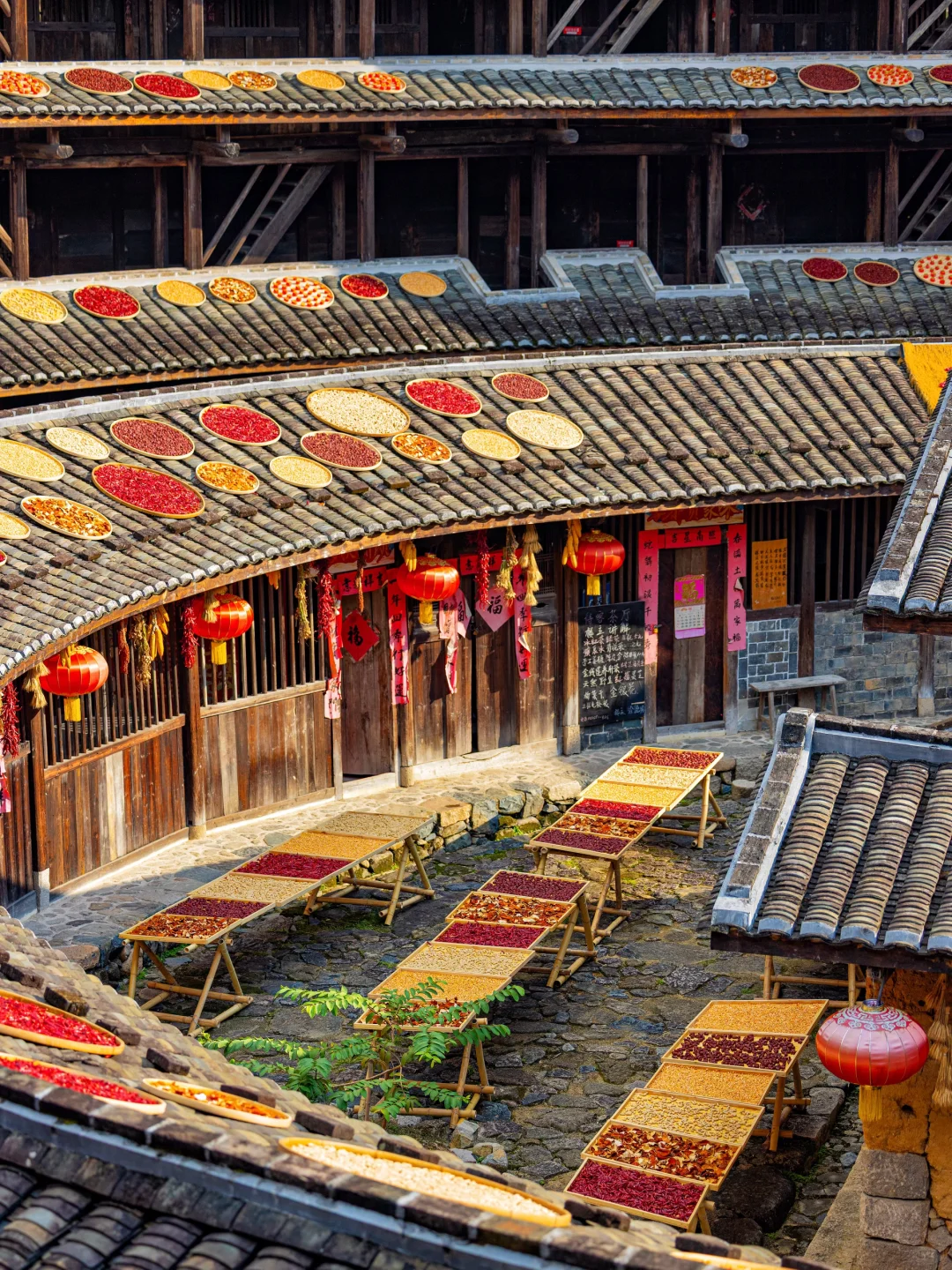 比起婺源!我更推荐这座百年土楼晒秋