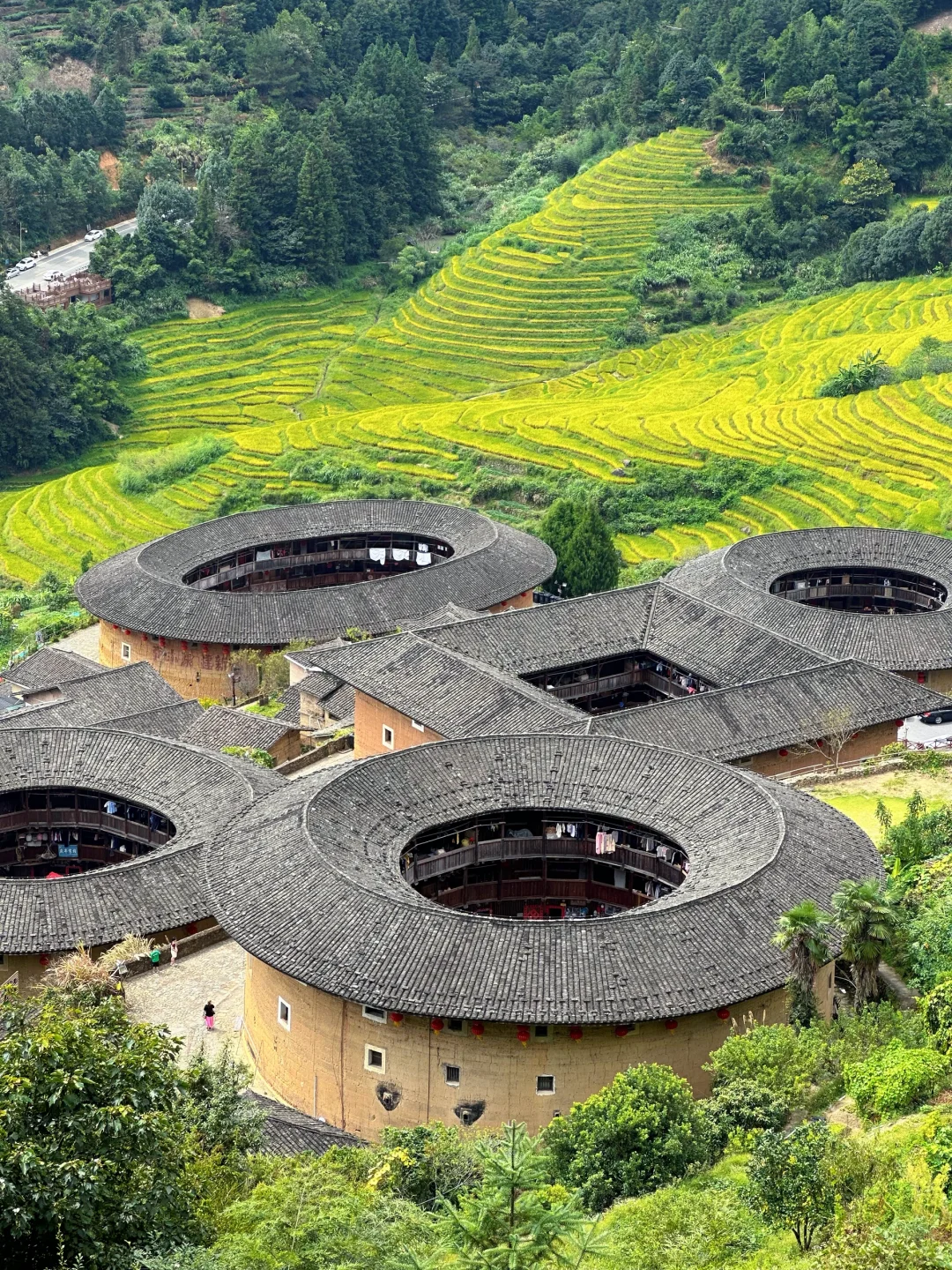 中国人自己的东方古堡！福建漳州土楼群！