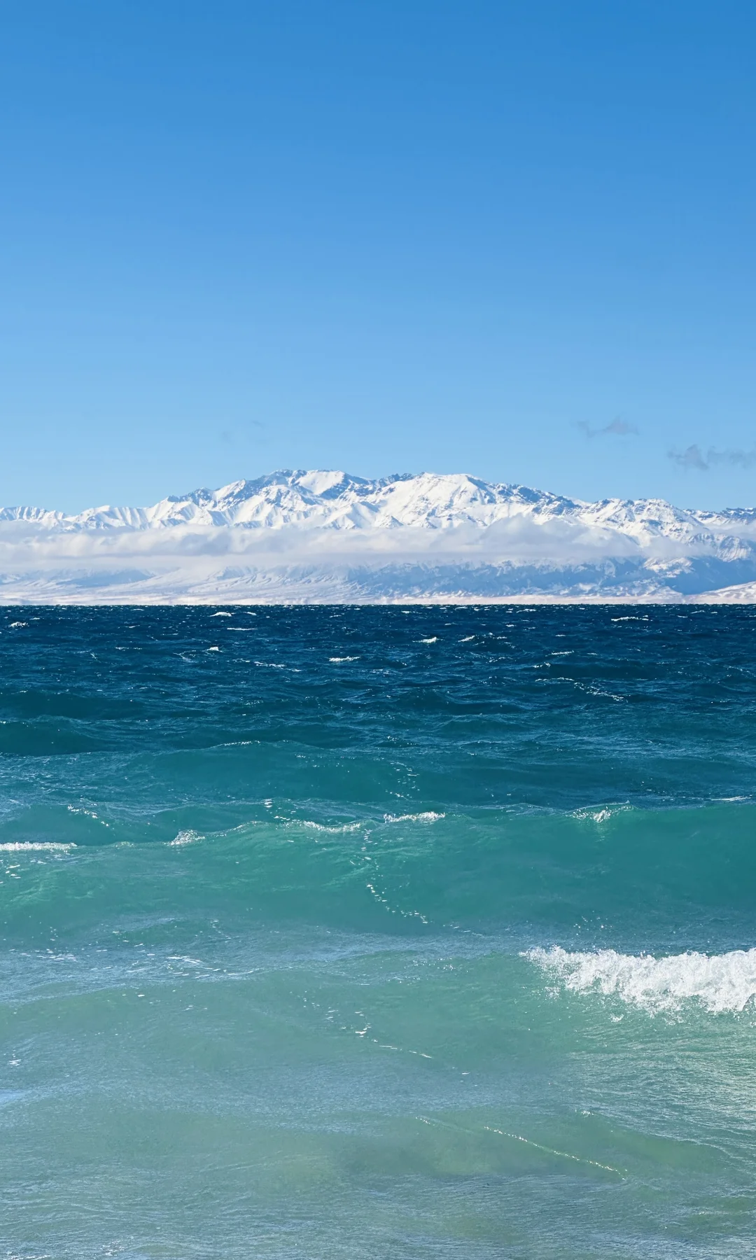 赛里木湖收到了初雪的情书