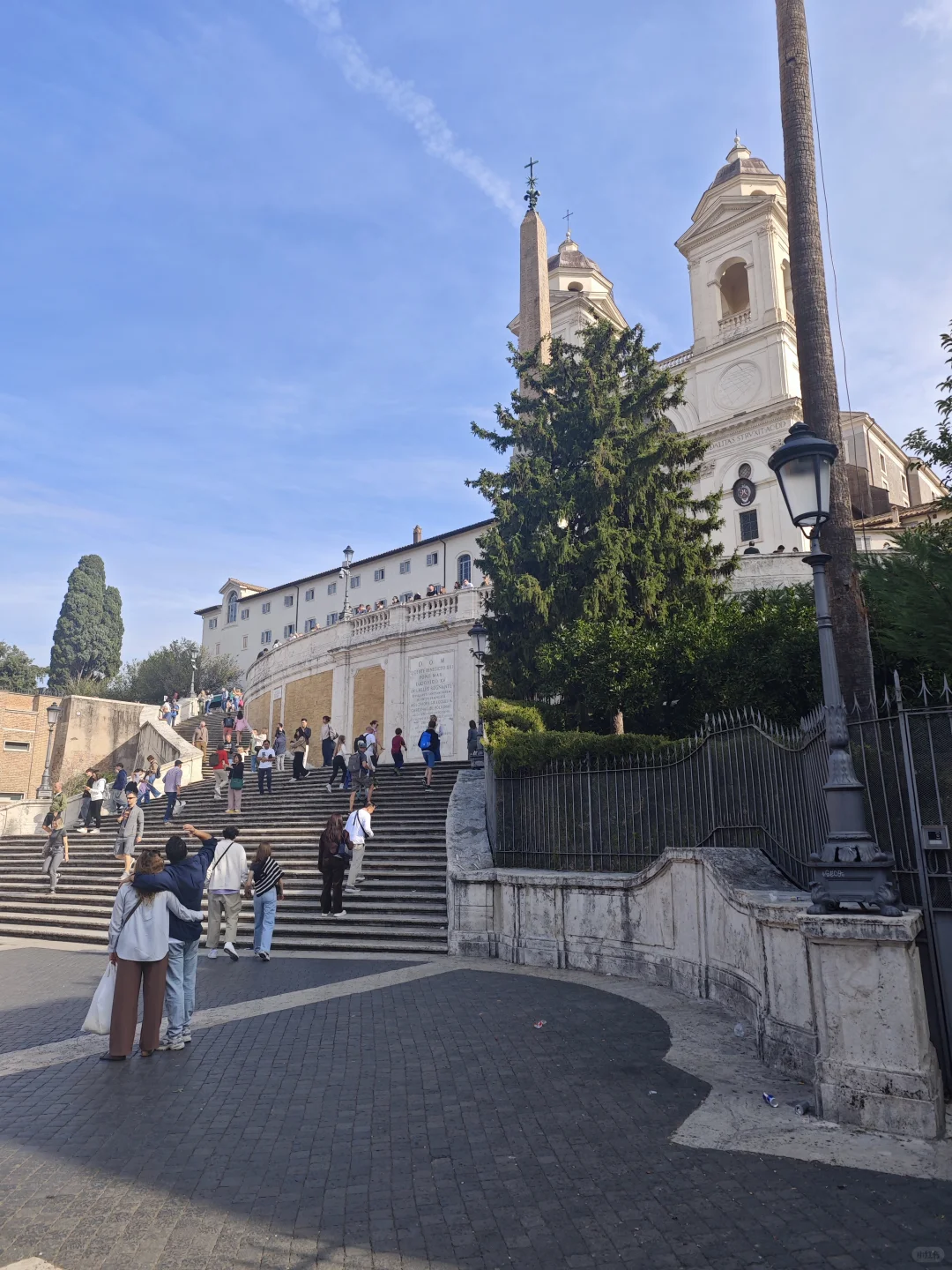 西班牙阶梯：浪漫与艺术交汇的城市心脏