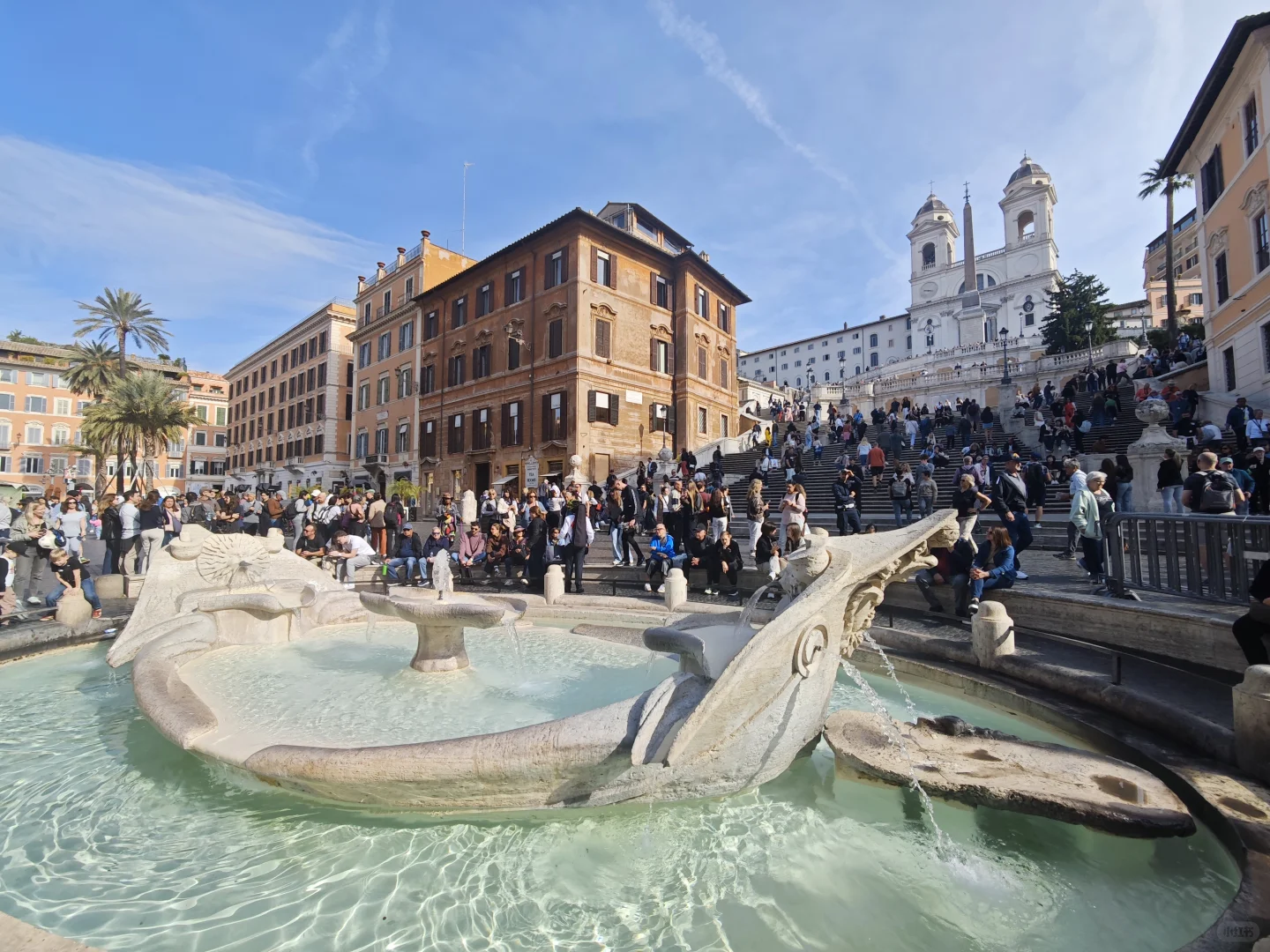 西班牙阶梯：浪漫与艺术交汇的城市心脏