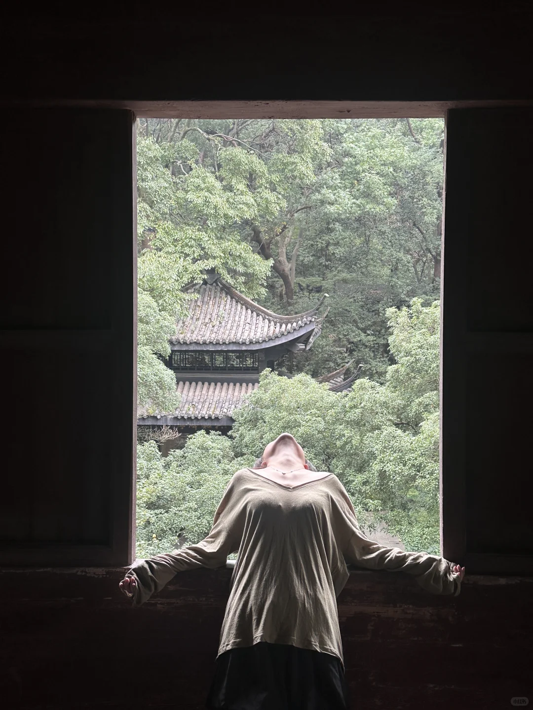 在六和塔古意空间里的松弛感穿搭✨
