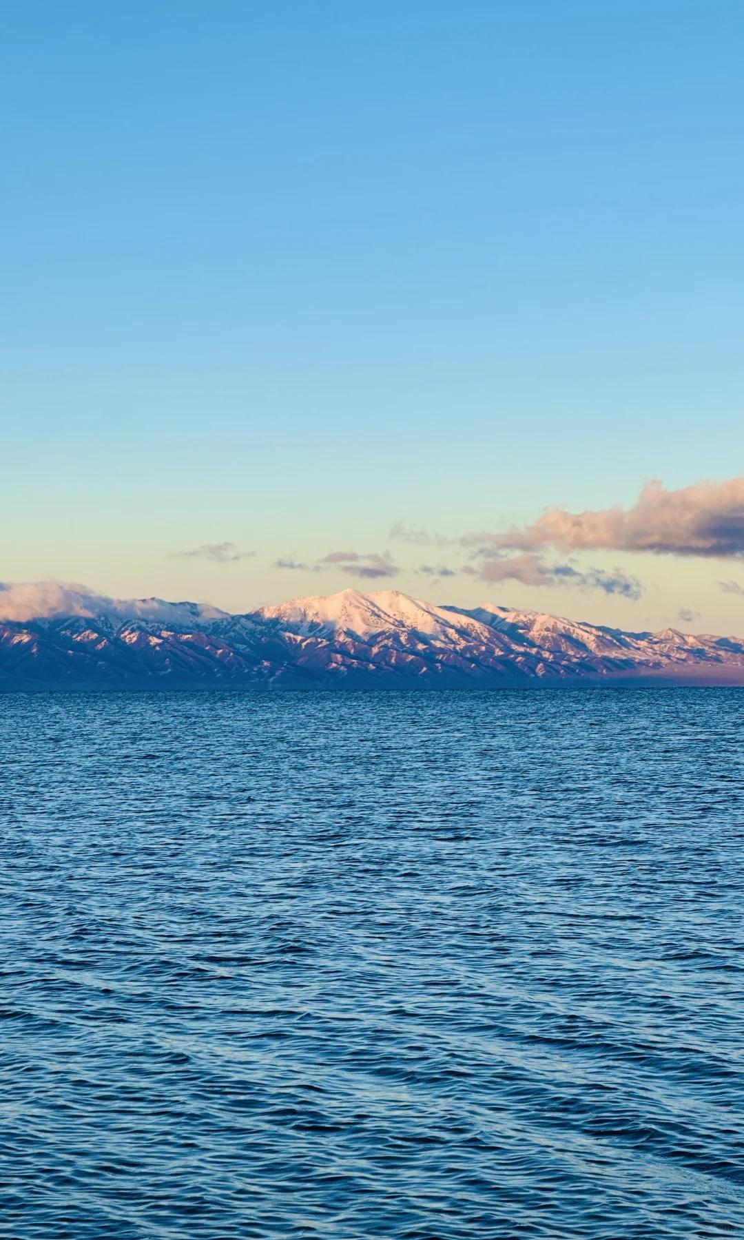 赛里木湖收到了初雪的情书