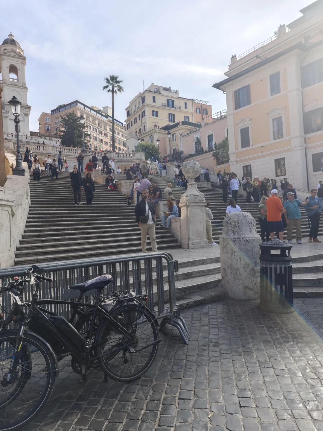 西班牙阶梯：浪漫与艺术交汇的城市心脏