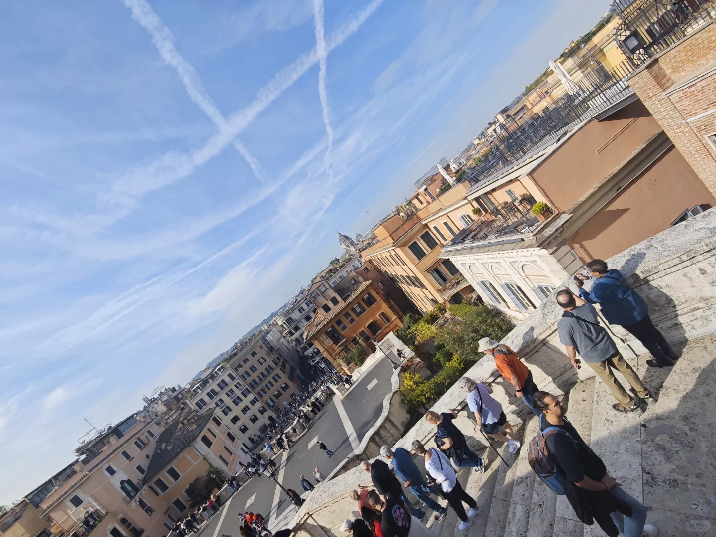 西班牙阶梯：浪漫与艺术交汇的城市心脏