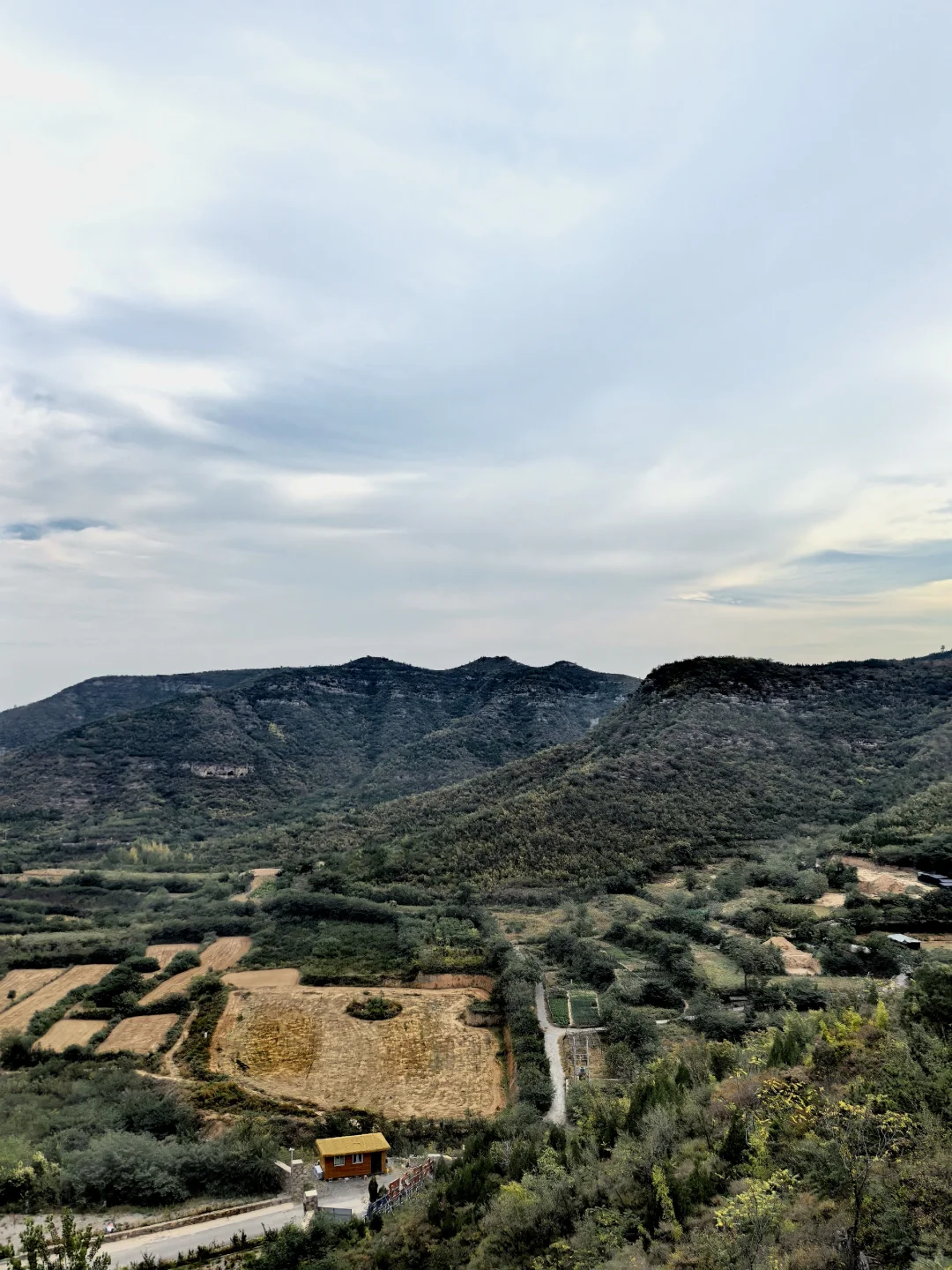 鹿泉藏了个悬崖上的「天空书屋」☁️