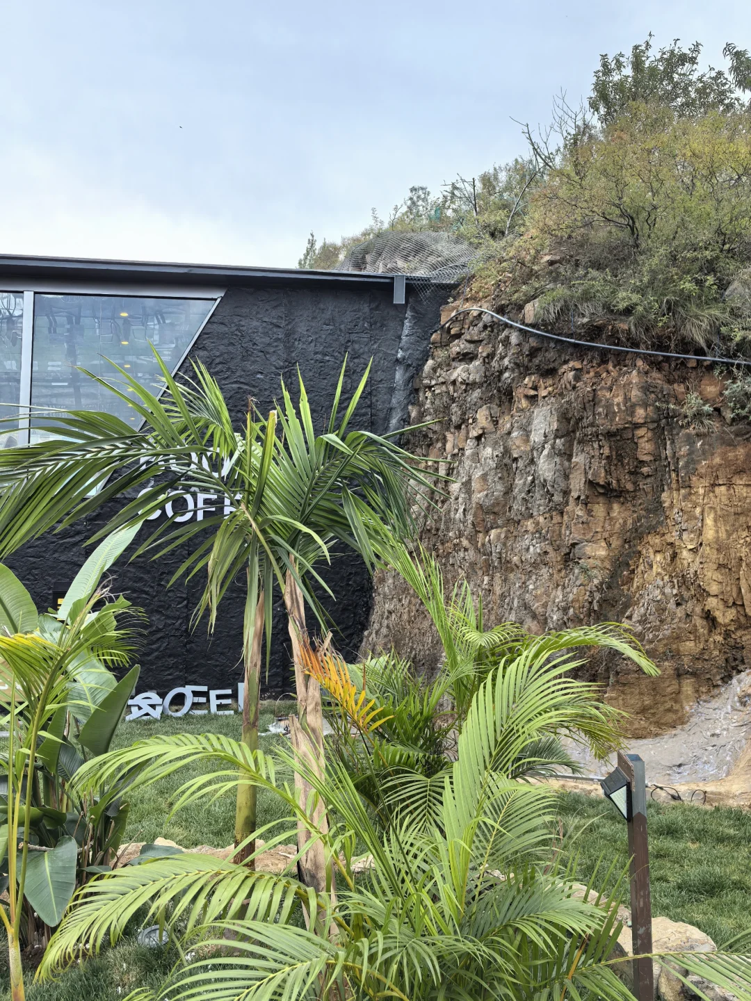 鹿泉藏了个悬崖上的「天空书屋」☁️